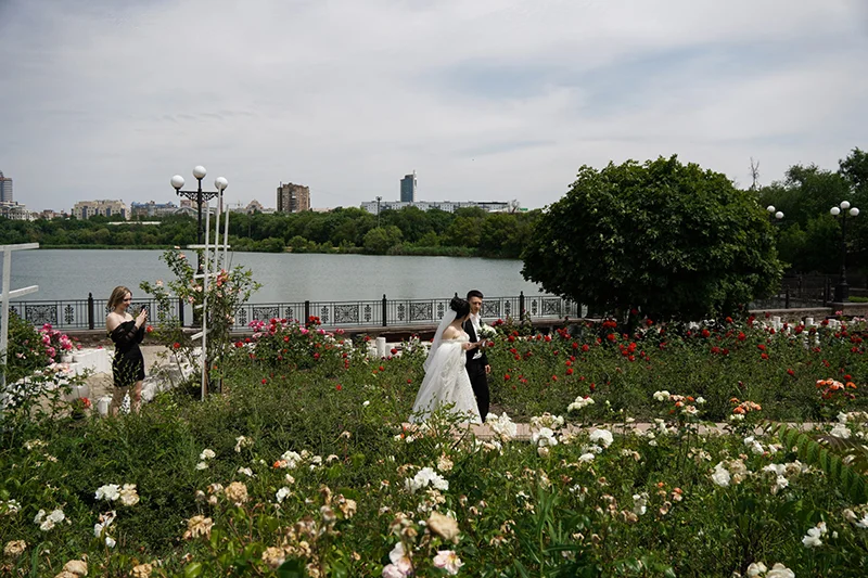 Невеста в гостинице крупный план