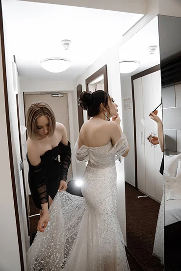 Невеста перед зхеркалом