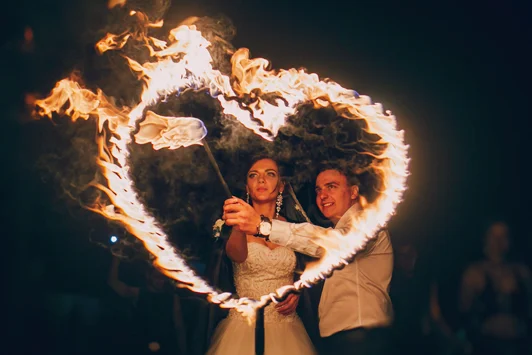 Огненное сердце — элемент свадебного фейерверка