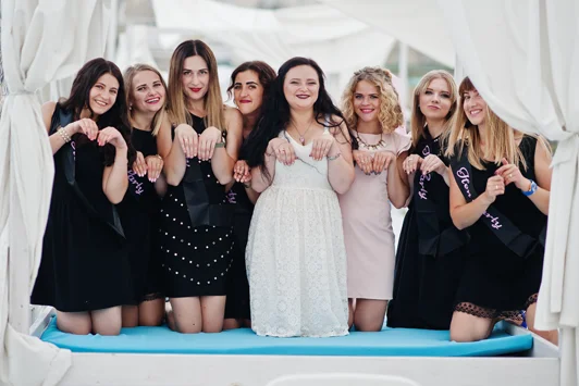 Подружки невесты на свадьбе
